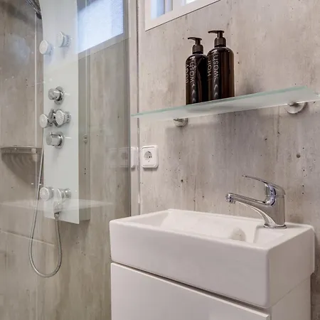 Voor Stellen Met Whirlpool En Sauna Voor Ontspanning * אפ